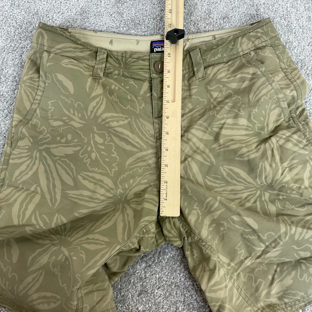 Patagonia Shorts Mens 31 Wavefarer Walk Hybrid Board Shorts Tropical Leaf